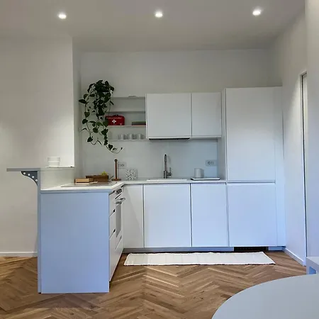 Garden House Apartment *